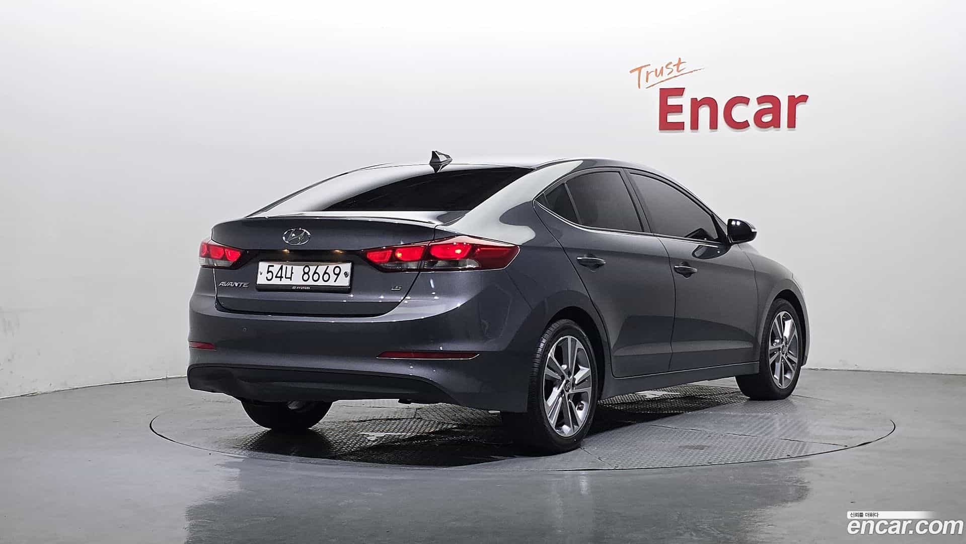 AVANTE Hyundai 2018.0-OUTER-002