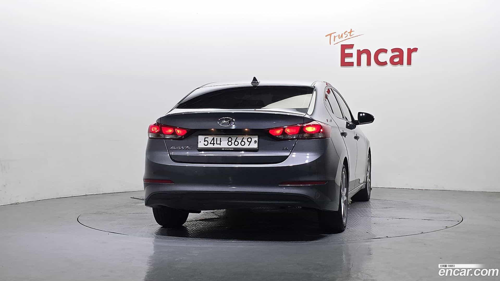 AVANTE Hyundai 2018.0-OUTER-004