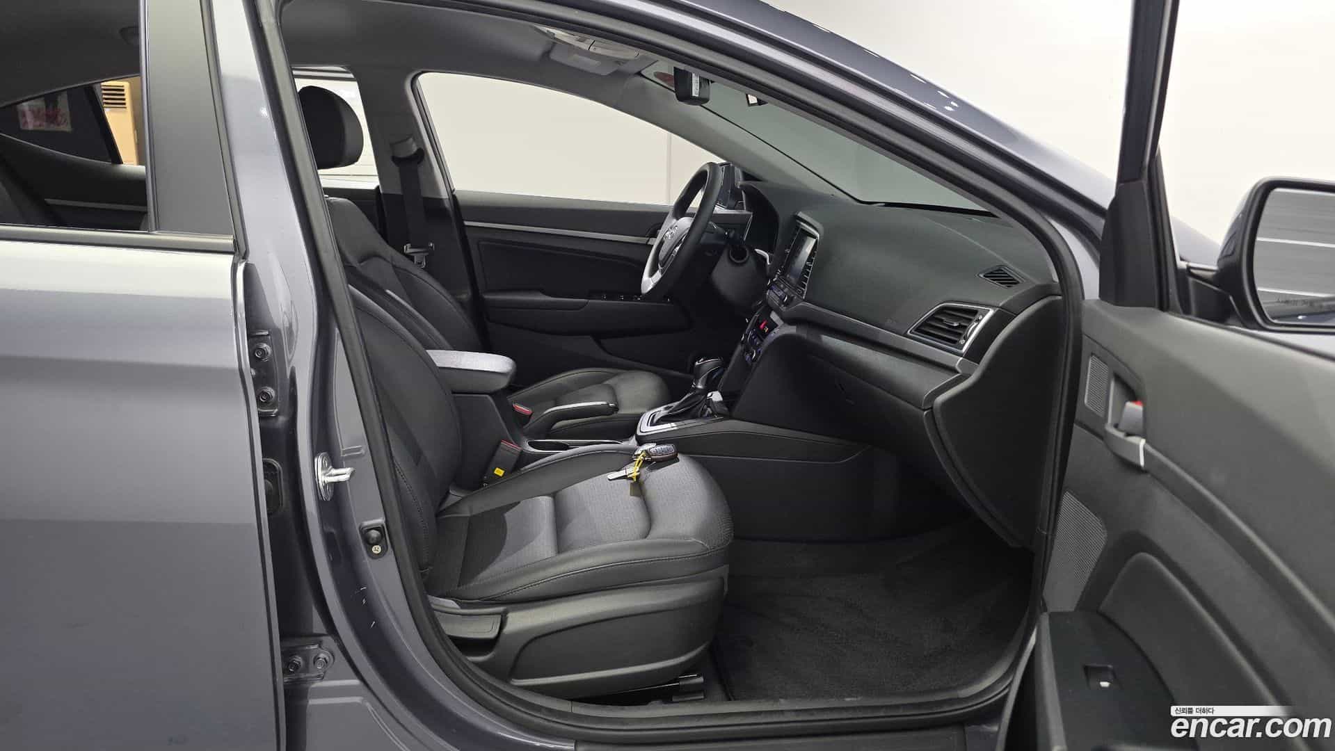 AVANTE Hyundai 2018.0-OPTION-016
