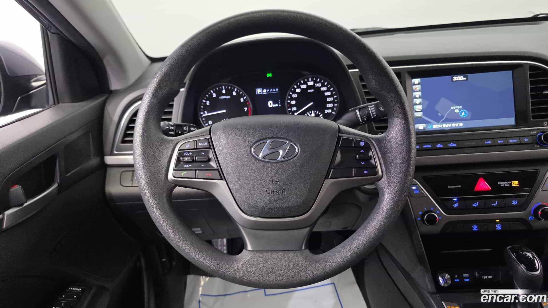 AVANTE Hyundai 2018.0-OPTION-019