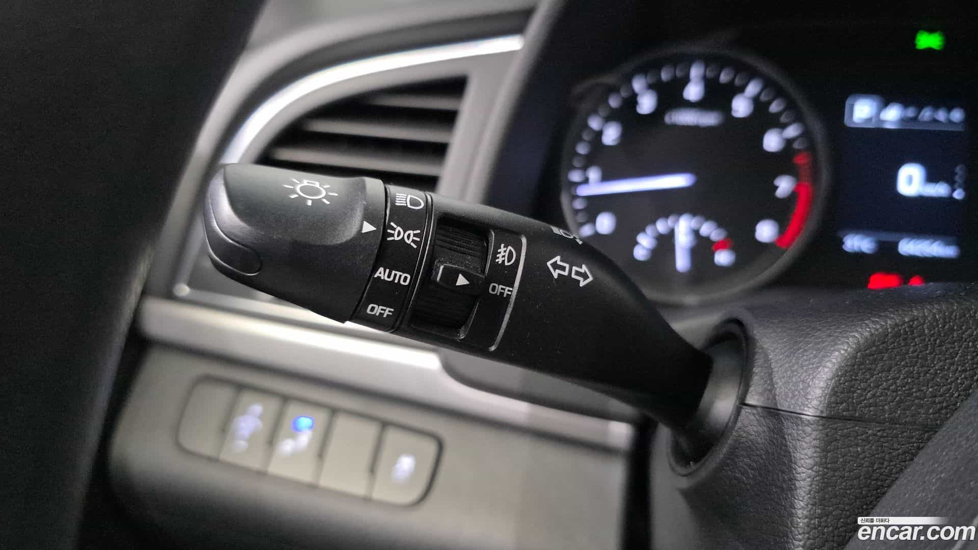AVANTE Hyundai 2018.0-OPTION-020