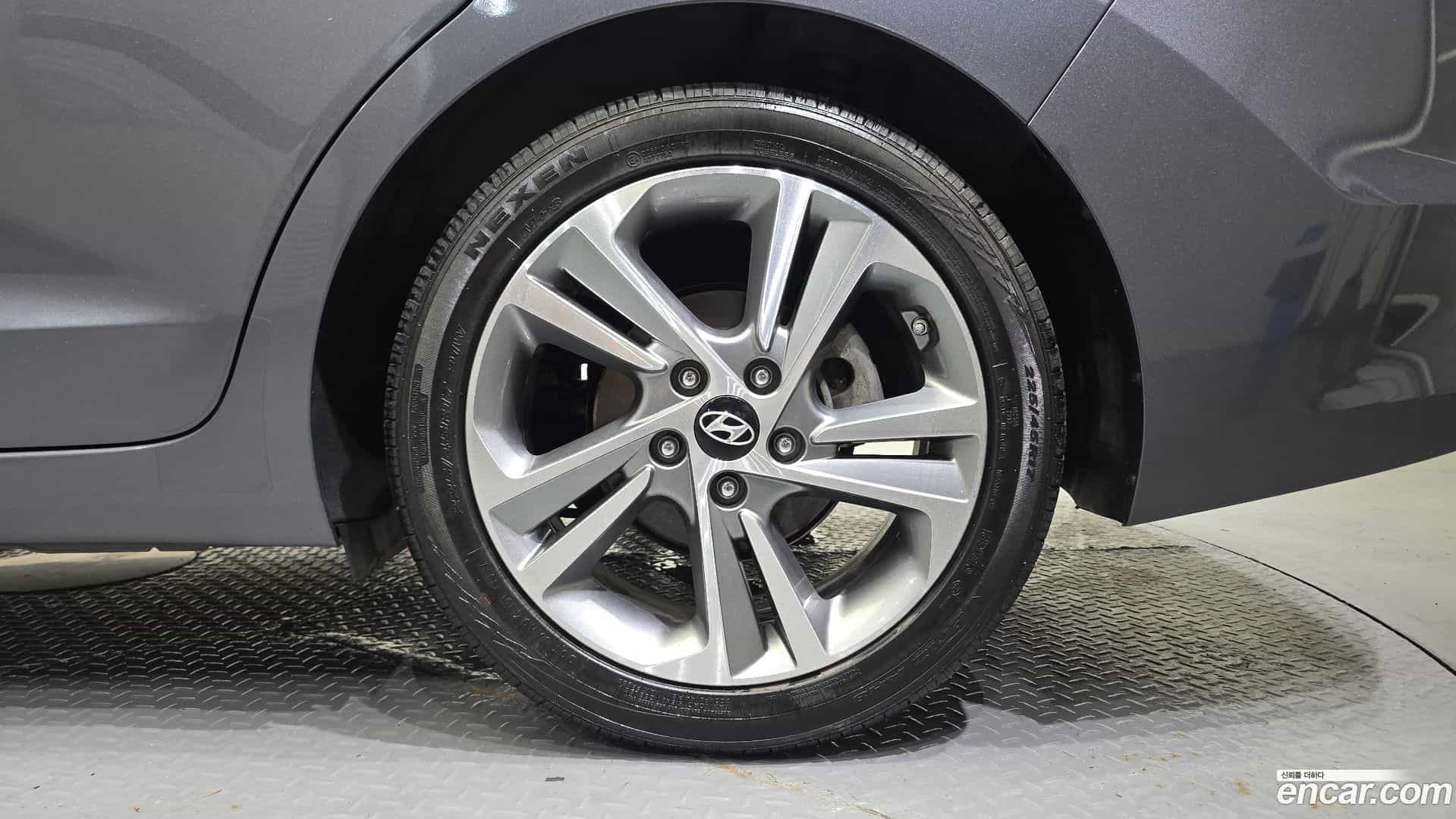 AVANTE Hyundai 2018.0-OUTER-031