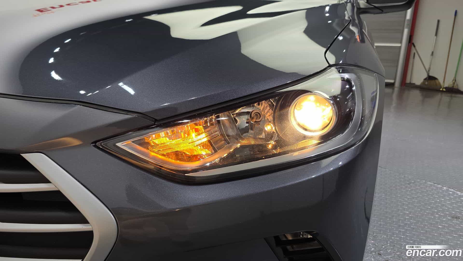AVANTE Hyundai 2018.0-OUTER-032