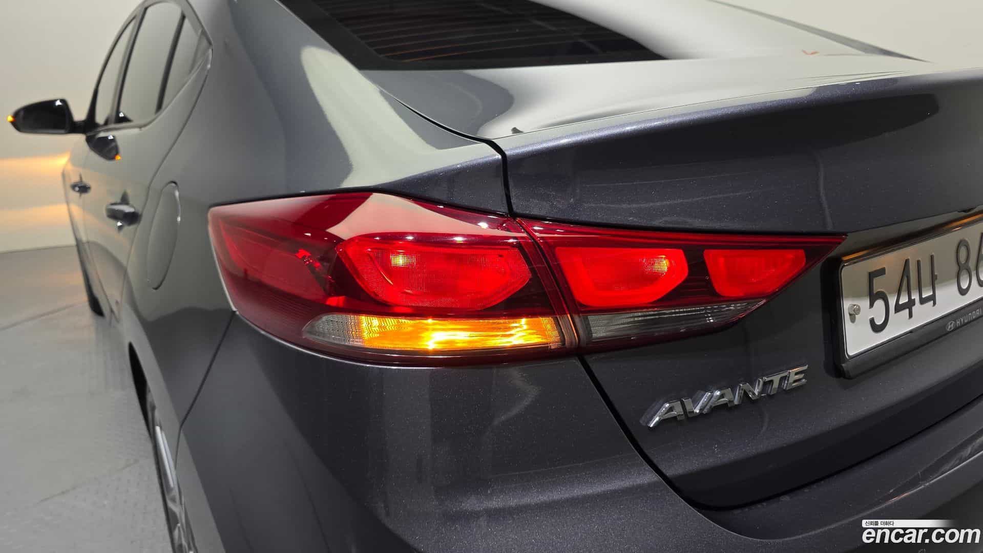AVANTE Hyundai 2018.0-OUTER-033