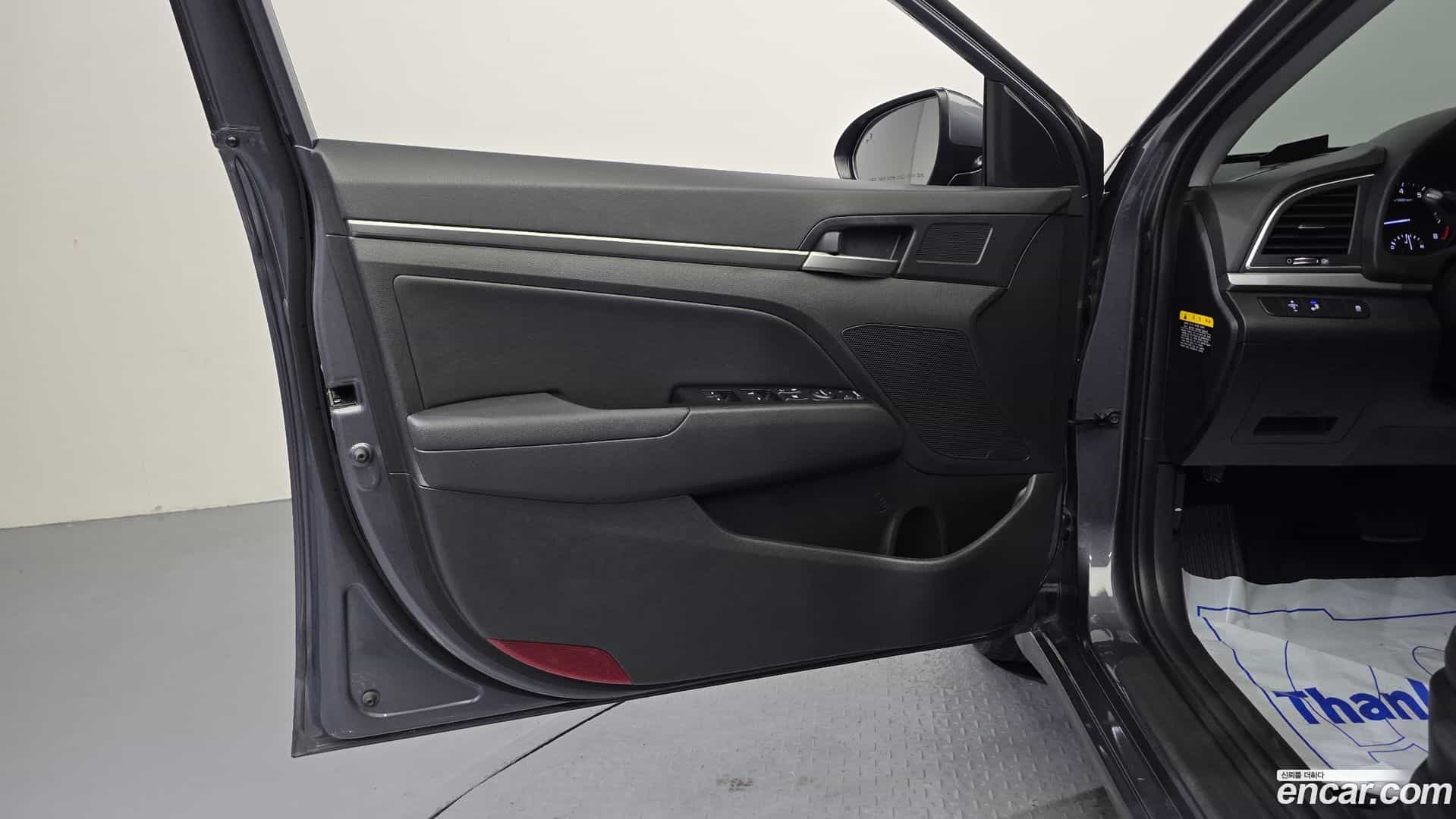AVANTE Hyundai 2018.0-INNER-034