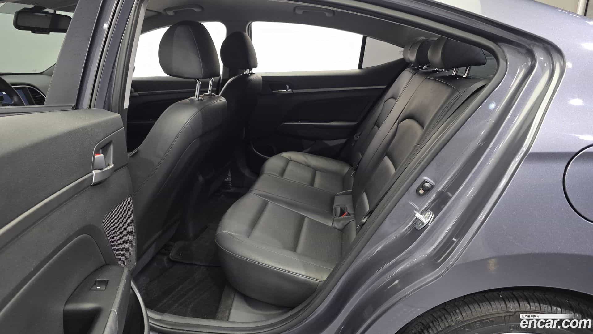 AVANTE Hyundai 2018.0-INNER-036