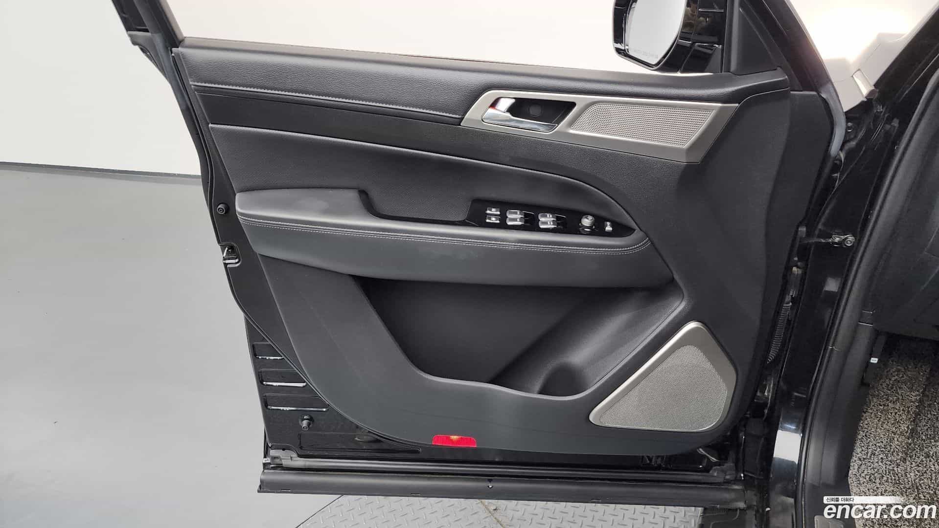 Rexton KG Mobility 2018.5-INNER-034