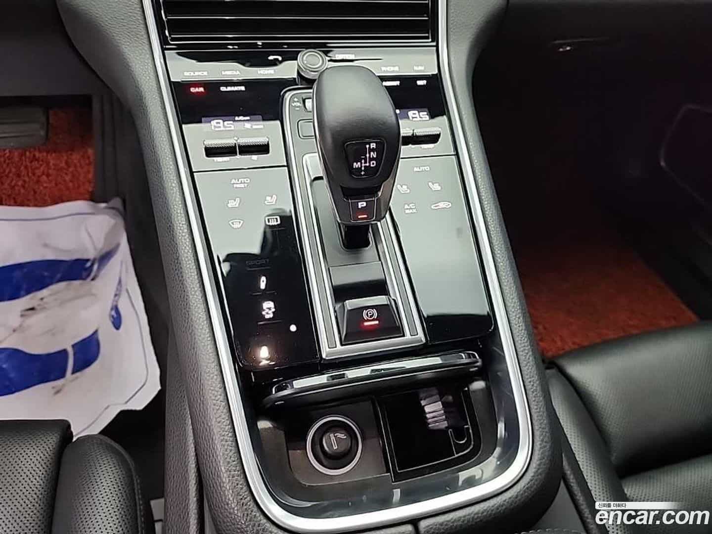 Panamera Porsche 2017.11-INNER-008