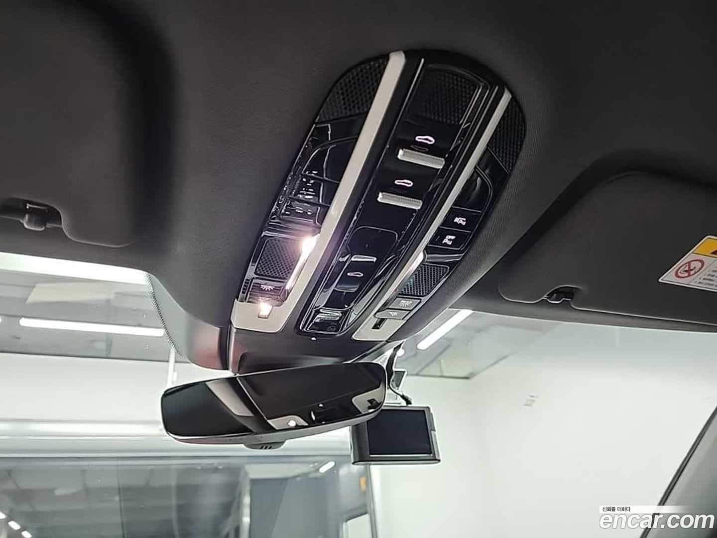 Panamera Porsche 2017.11-OPTION-022
