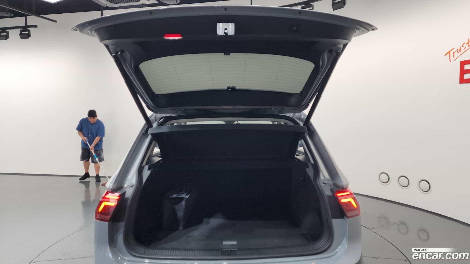 Tiguan Volkswagen 2021.7-OPTION-024