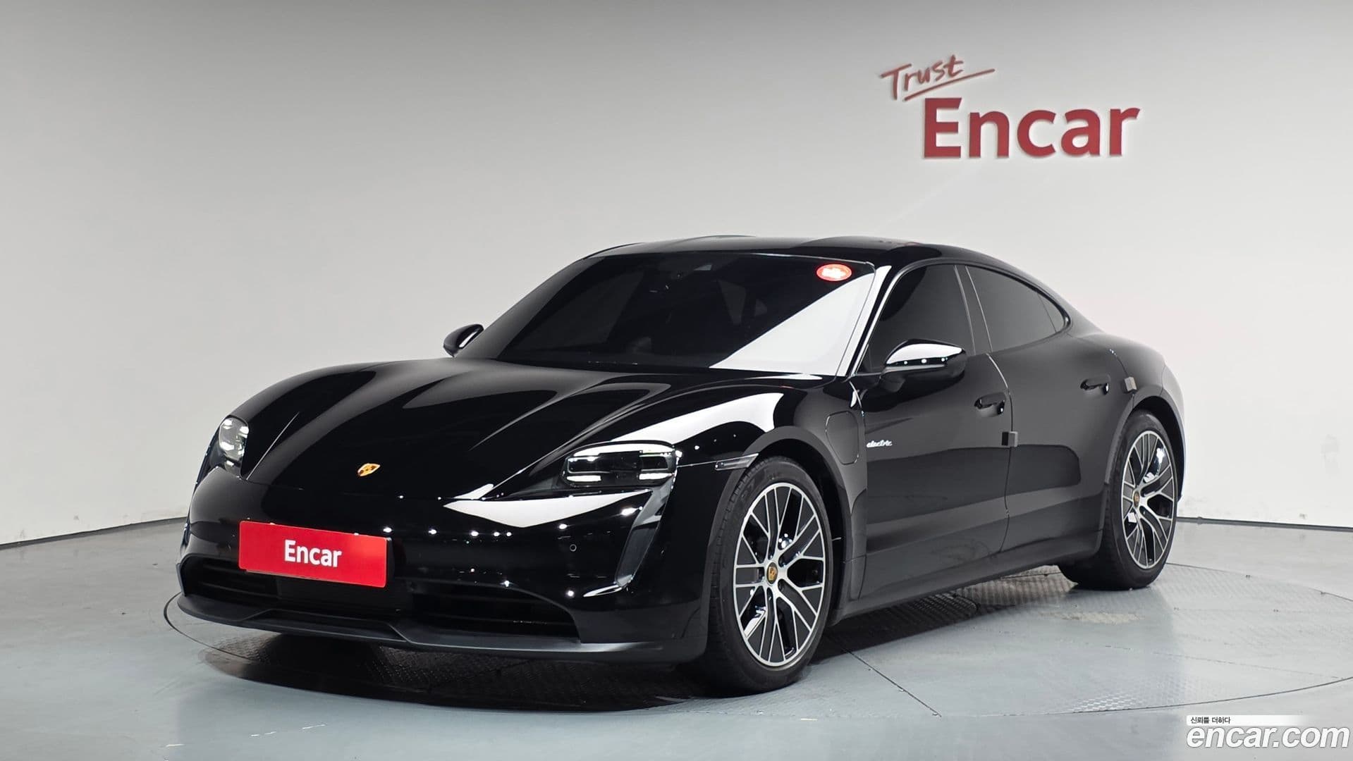 Main__Slider__Photo:Taycan Porsche 2022.4-0
