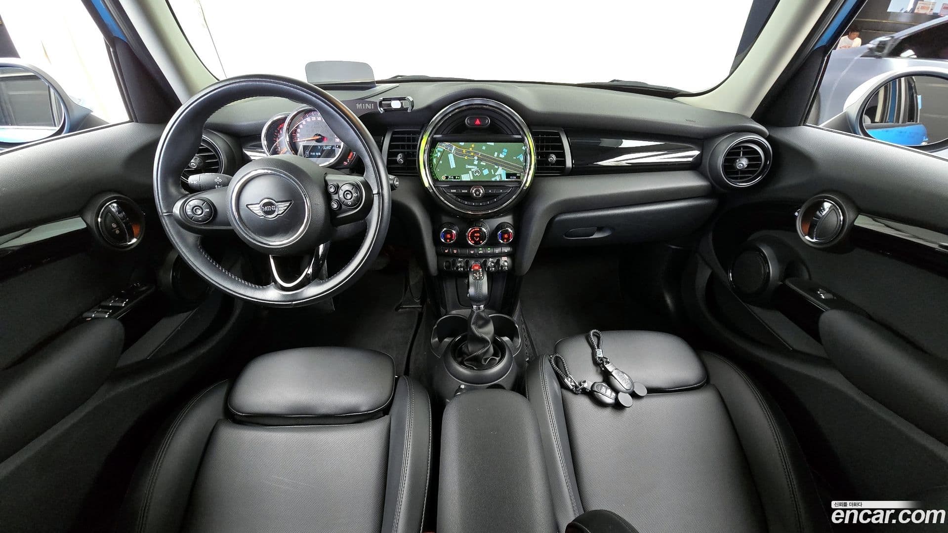 Main__Slider__Photo:Cooper Mini 2018.4-6