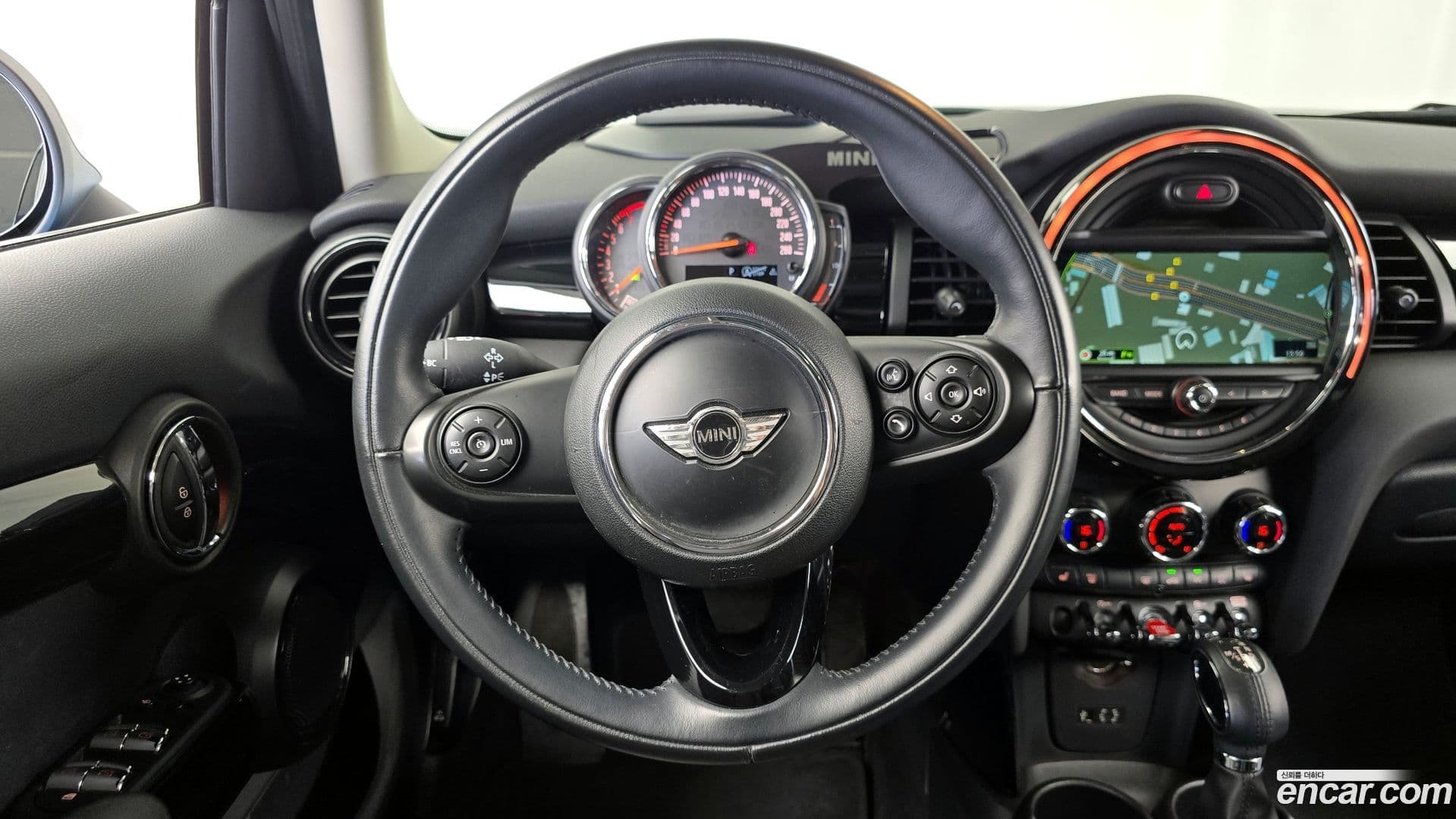 Main__Slider__Photo:Cooper Mini 2018.4-12