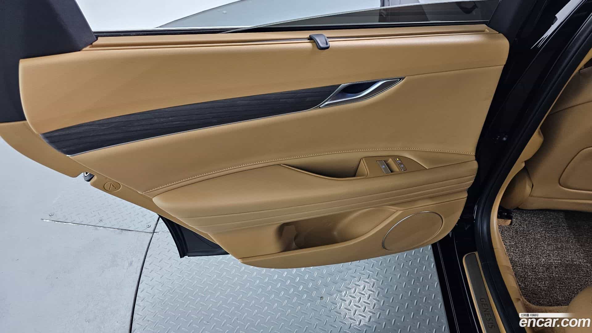 G80 Genesis 2024.11-INNER-035