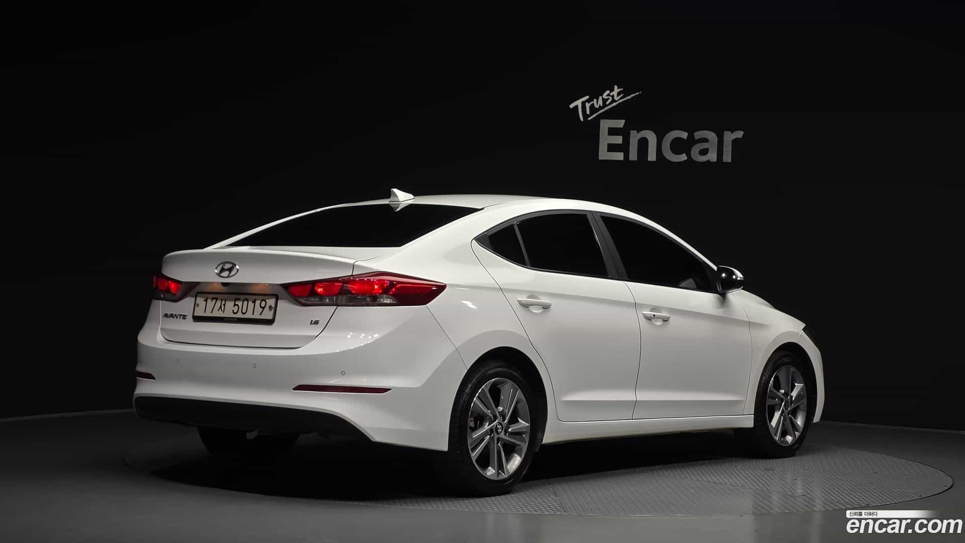 AVANTE Hyundai 2017.9-OUTER-002