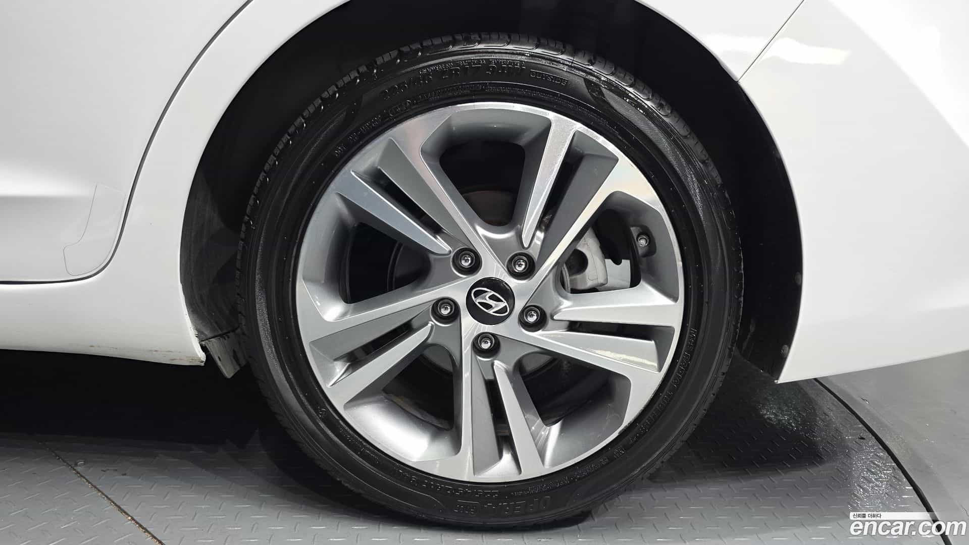 AVANTE Hyundai 2017.9-OUTER-005