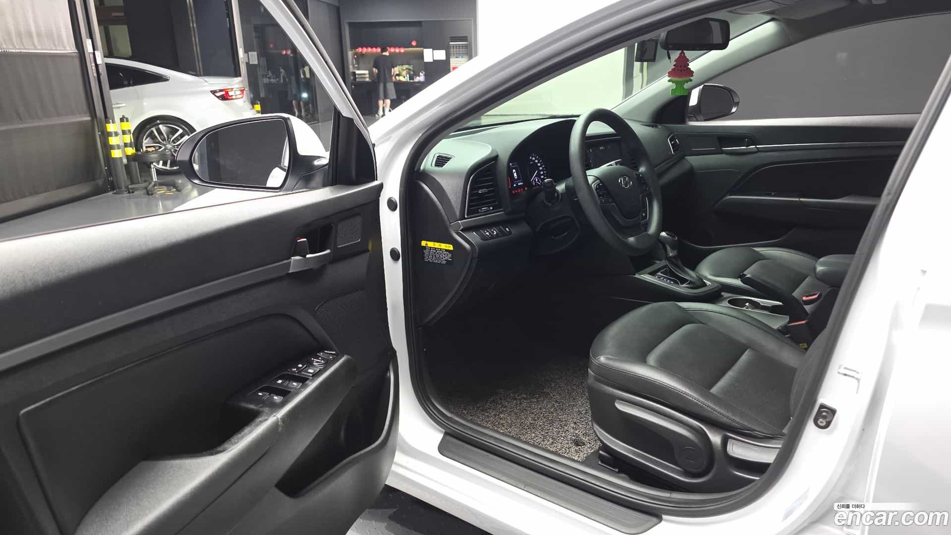 AVANTE Hyundai 2017.9-INNER-010