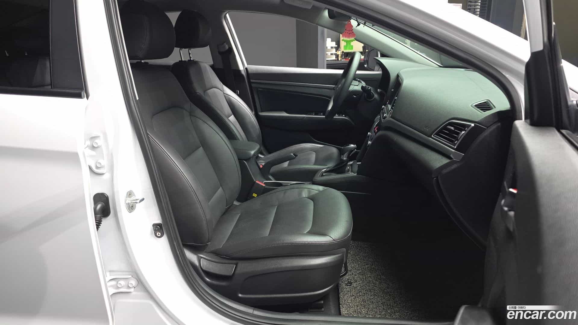 AVANTE Hyundai 2017.9-OPTION-015