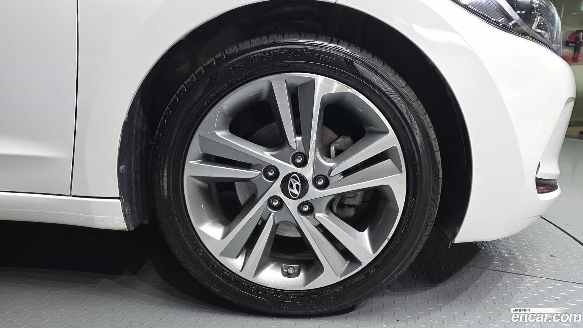AVANTE Hyundai 2017.9-OUTER-031