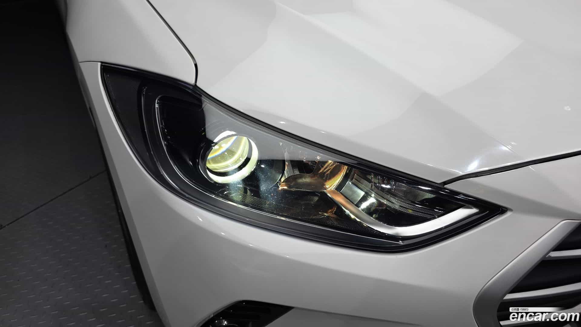 AVANTE Hyundai 2017.9-OUTER-032