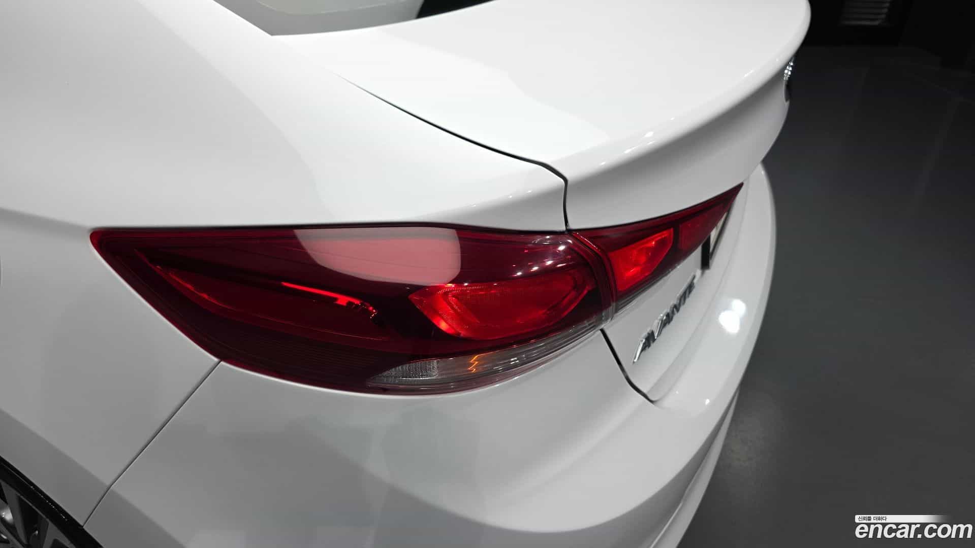AVANTE Hyundai 2017.9-OUTER-033