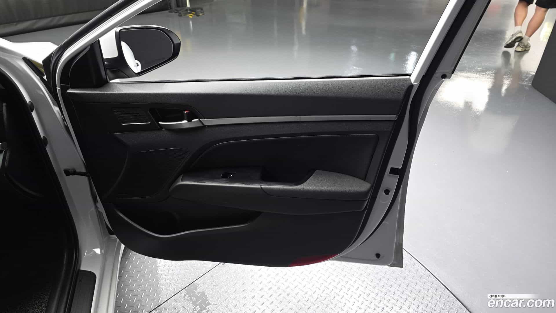 AVANTE Hyundai 2017.9-INNER-034