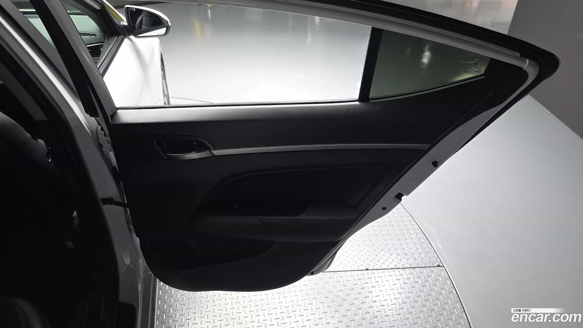 AVANTE Hyundai 2017.9-INNER-035