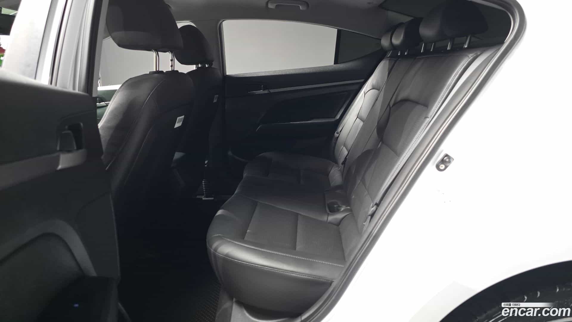 AVANTE Hyundai 2017.9-INNER-036
