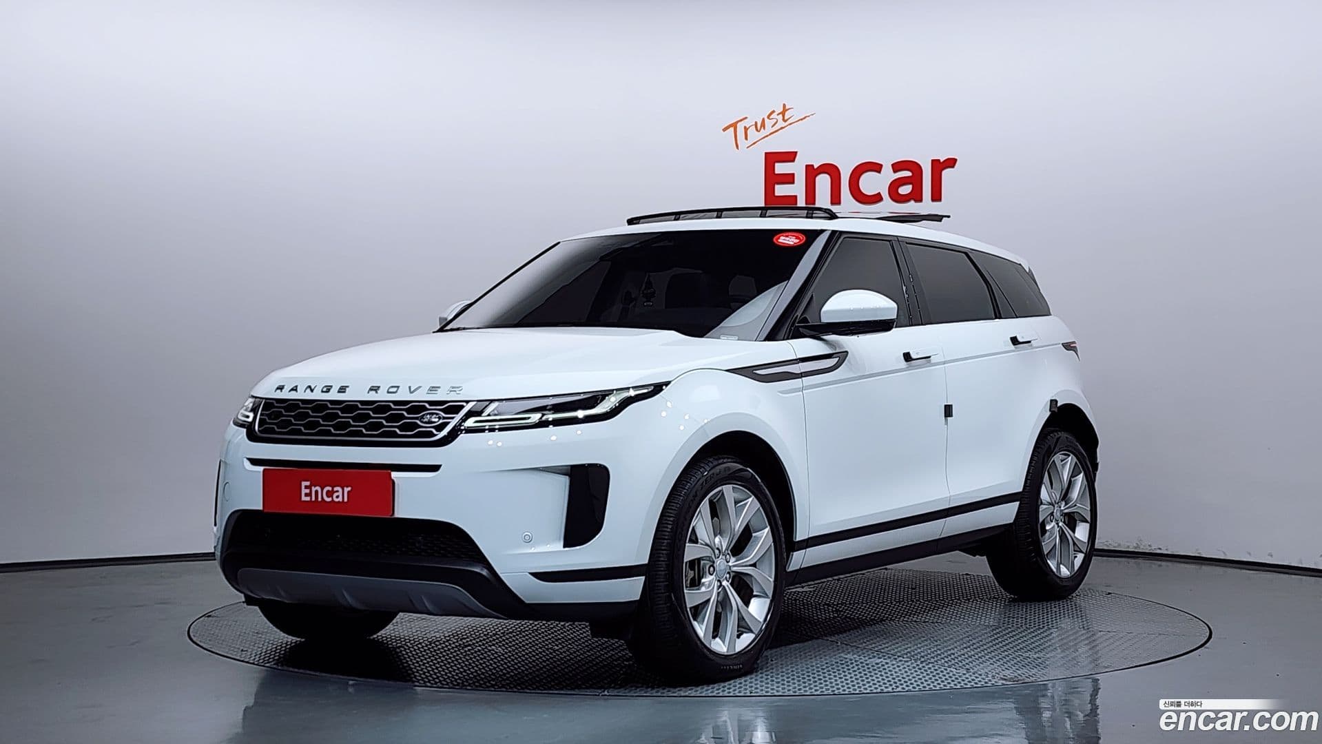 Main__Slider__Photo:Range Rover Evoque Land Rover 2023.5-0