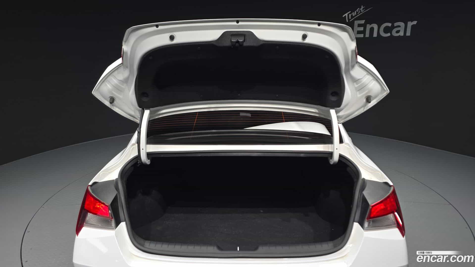 AVANTE Hyundai 2022.2-OPTION-024
