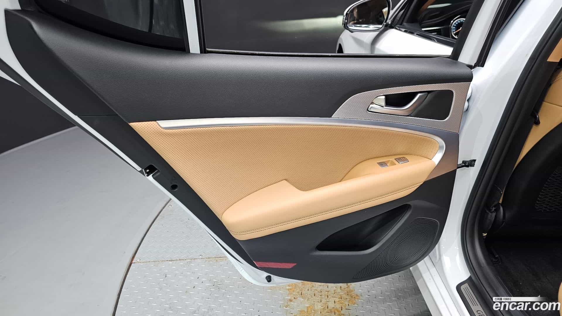 G70 Genesis 2022.11-INNER-035
