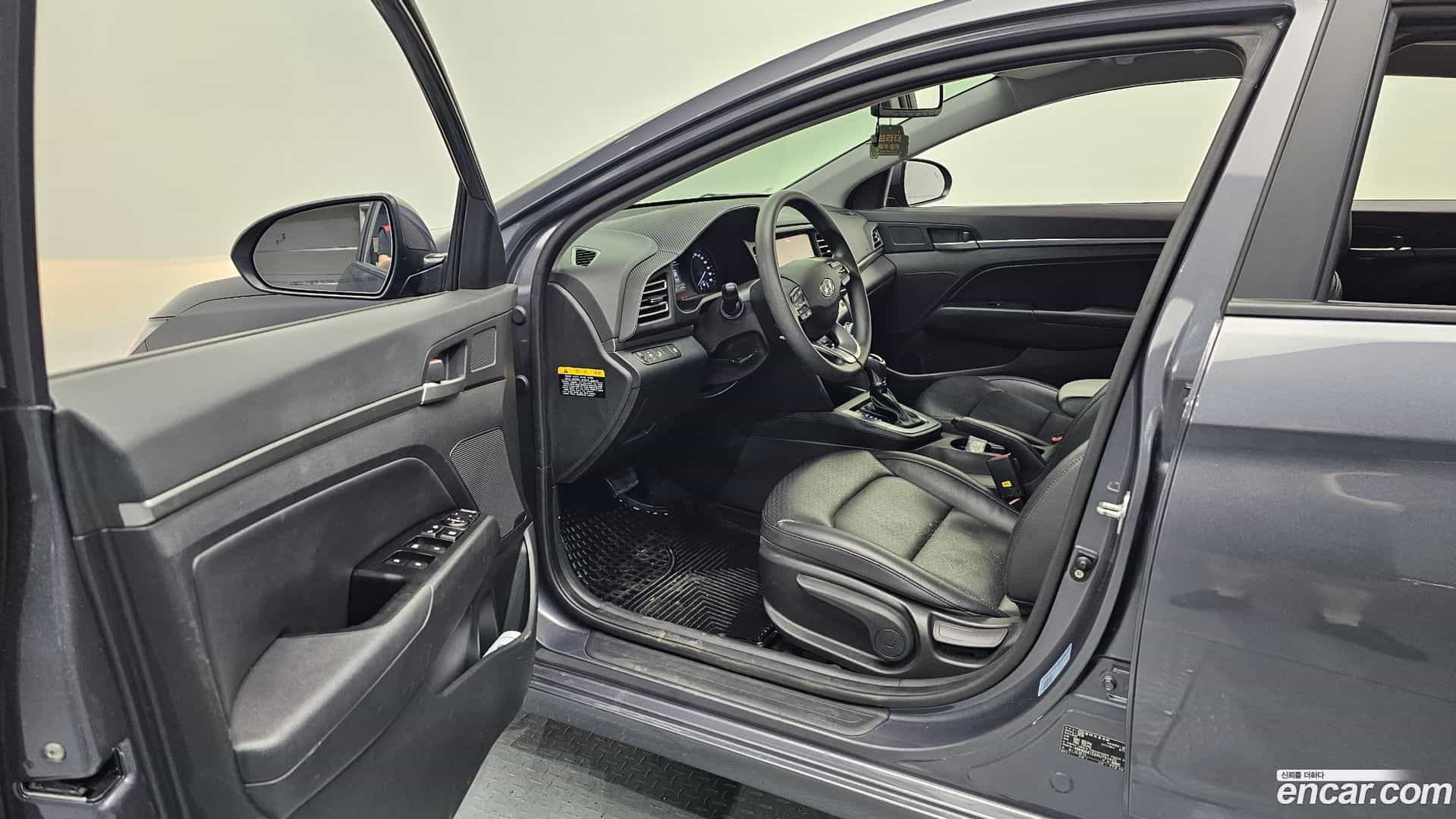 AVANTE Hyundai 2019.0-INNER-010