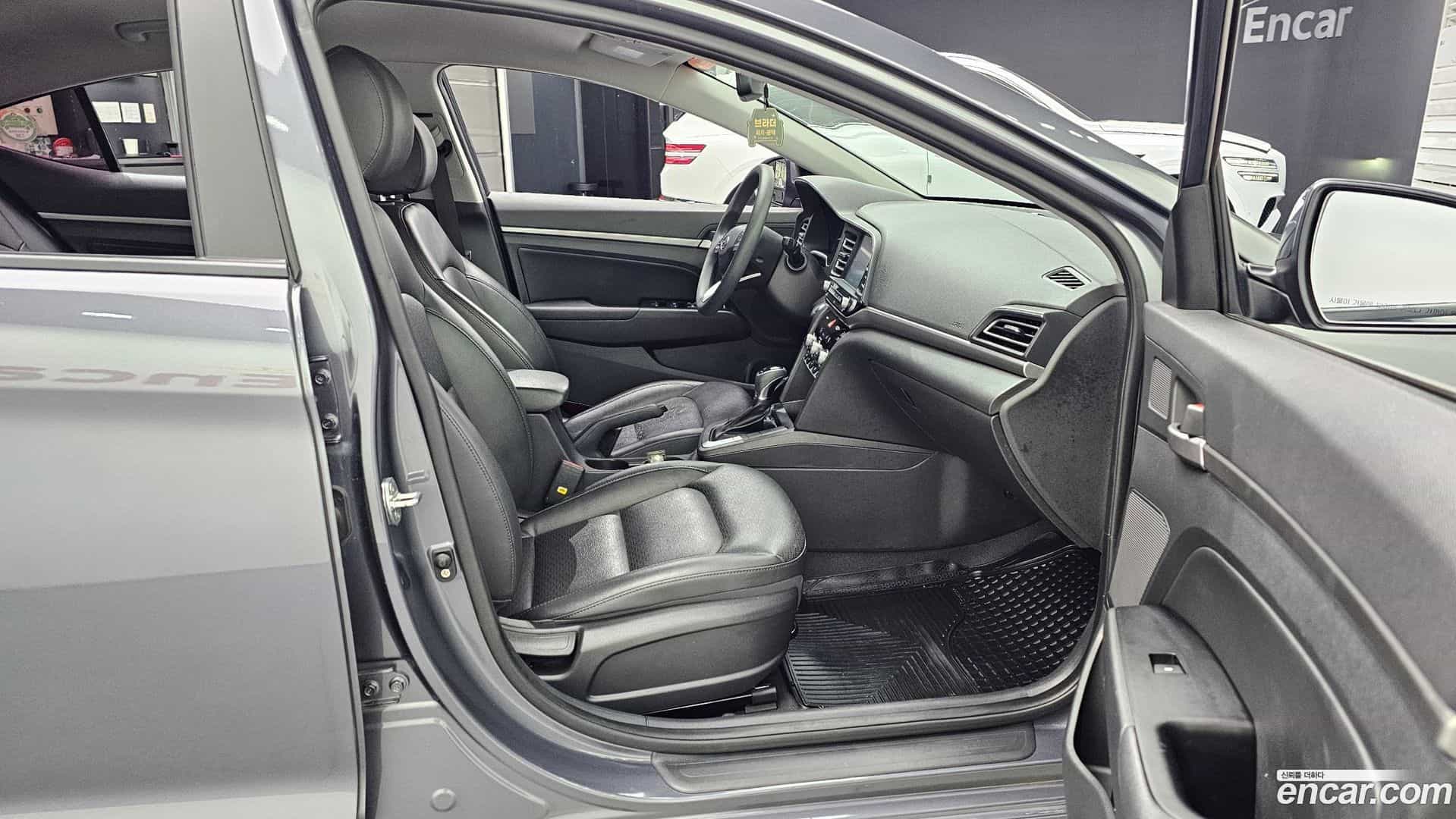 AVANTE Hyundai 2019.0-OPTION-015