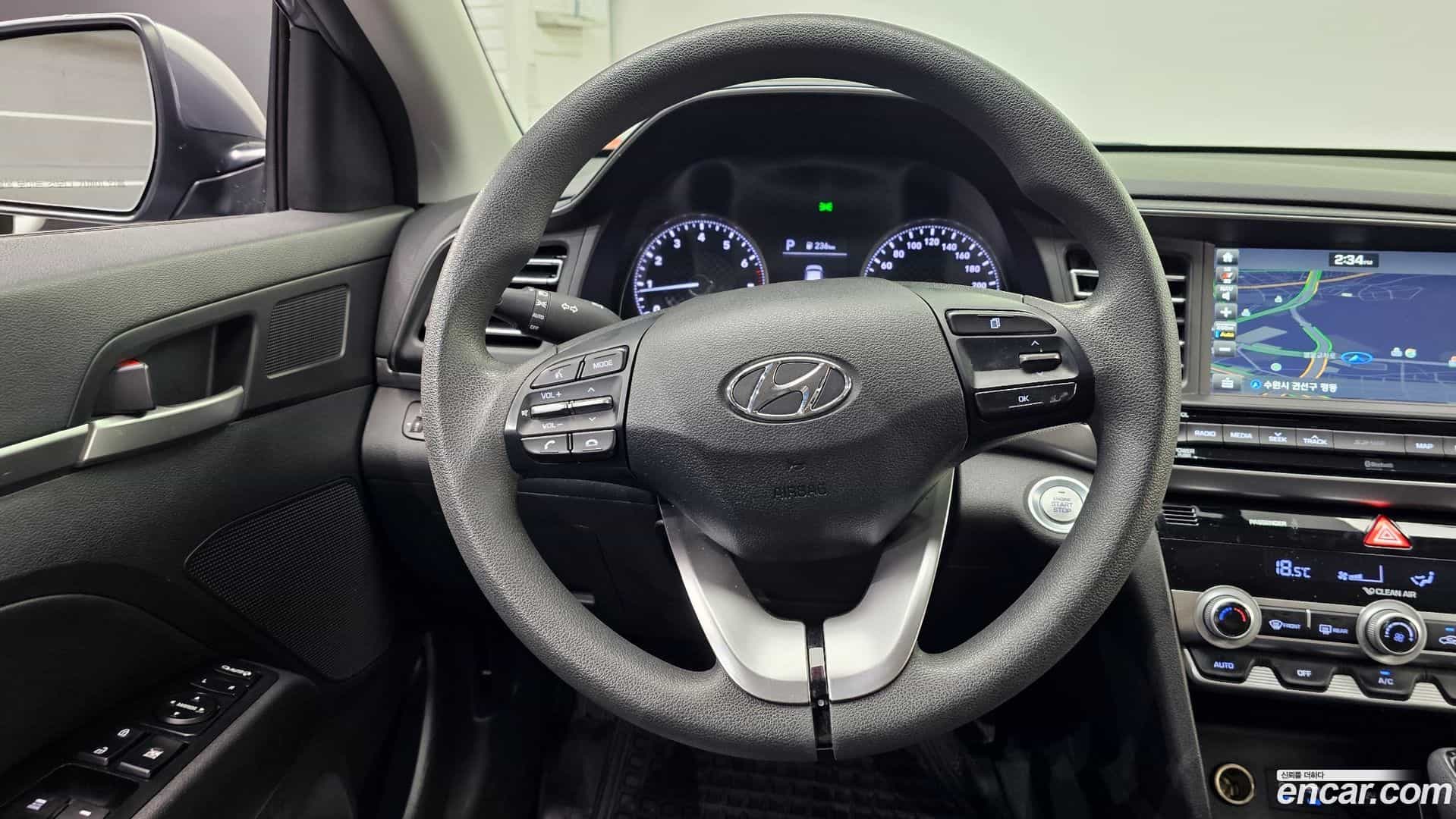 AVANTE Hyundai 2019.0-OPTION-017