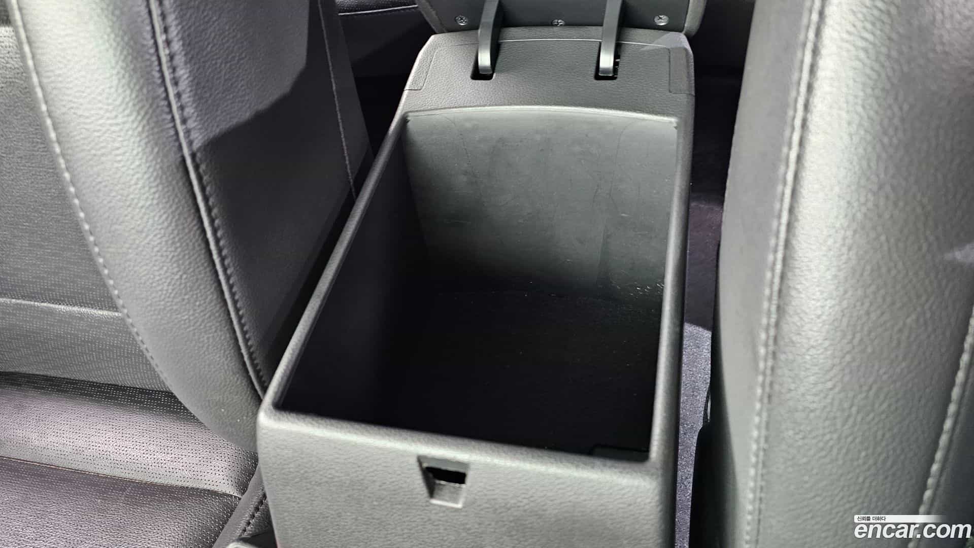 AVANTE Hyundai 2019.0-OPTION-041