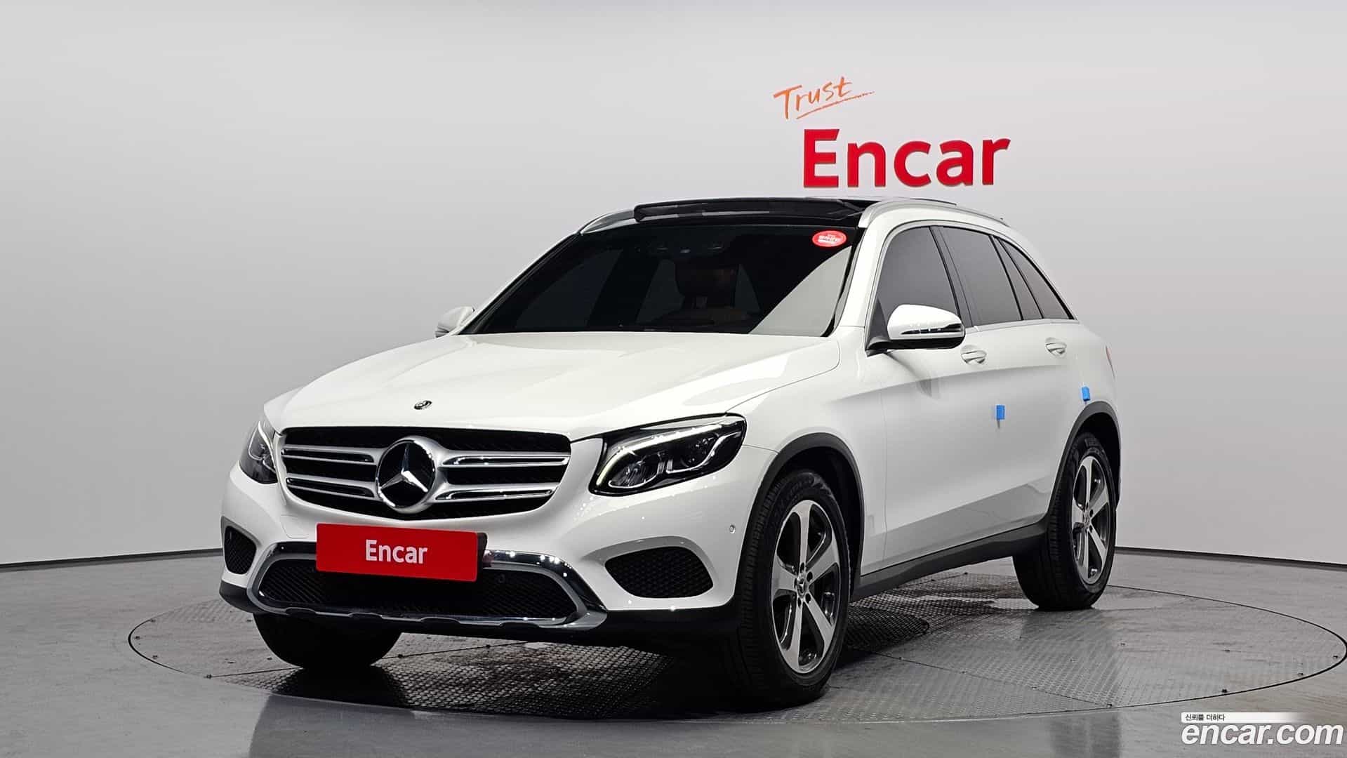 GLC-Class Mercedes-Benz 2018.1-OUTER-001