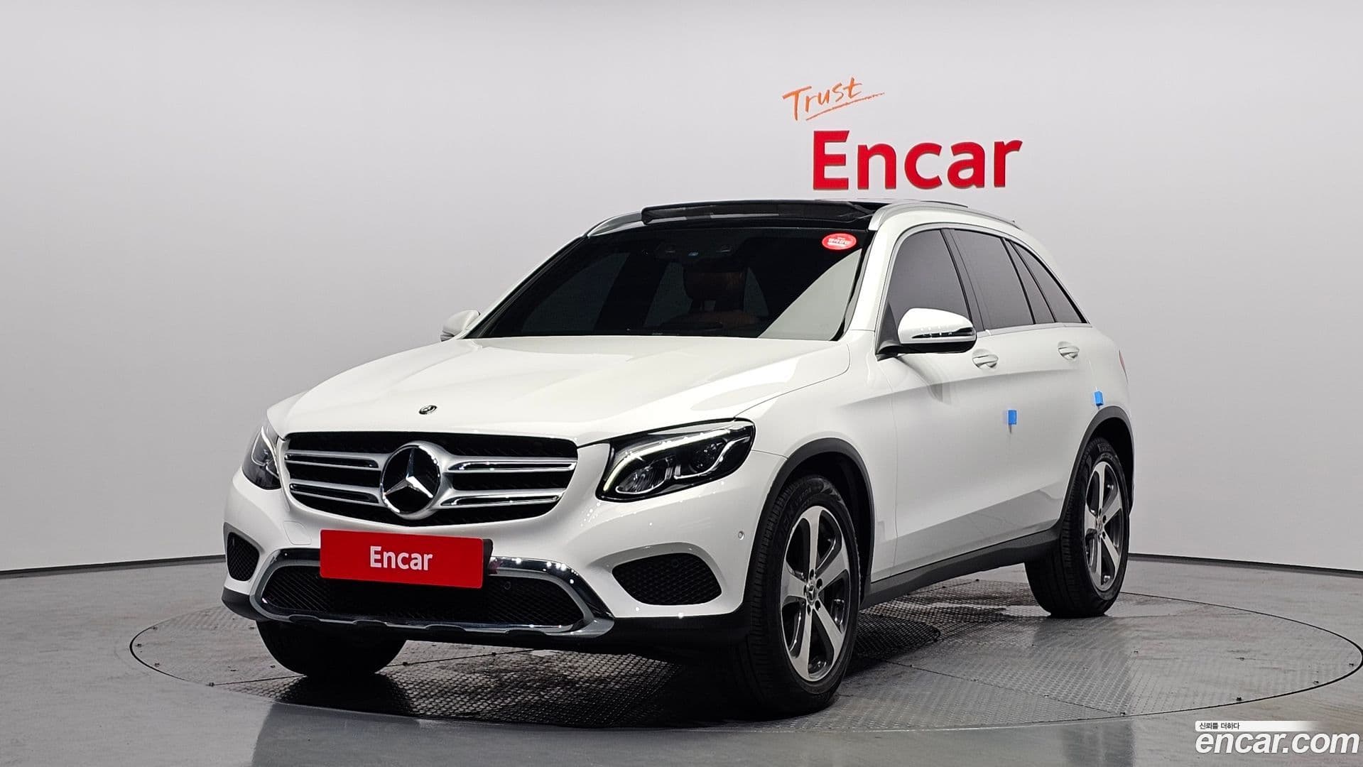 Main__Slider__Photo:GLC-Class Mercedes-Benz 2018.1-0
