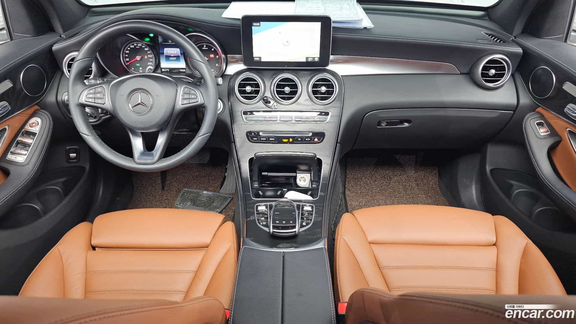 GLC-Class Mercedes-Benz 2018.1-INNER-007