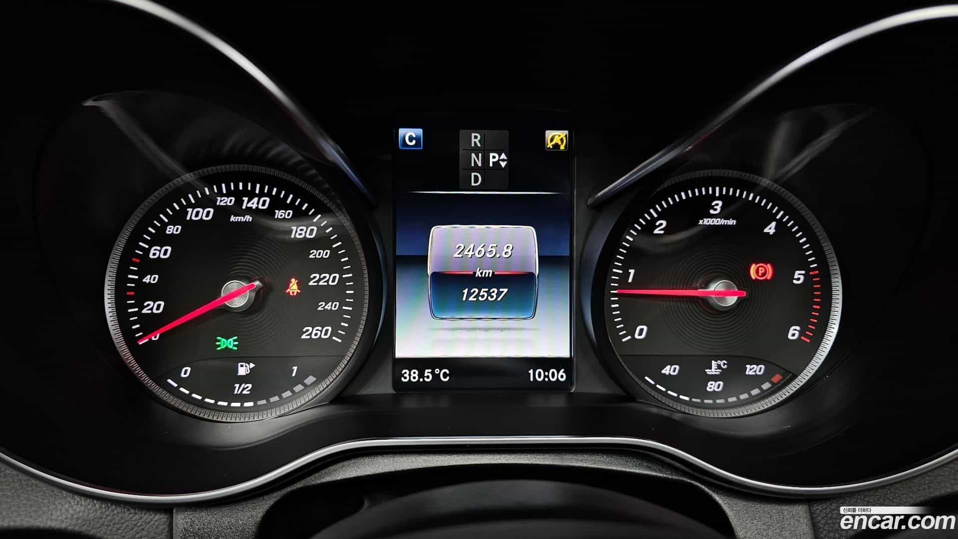 GLC-Class Mercedes-Benz 2018.1-INNER-008