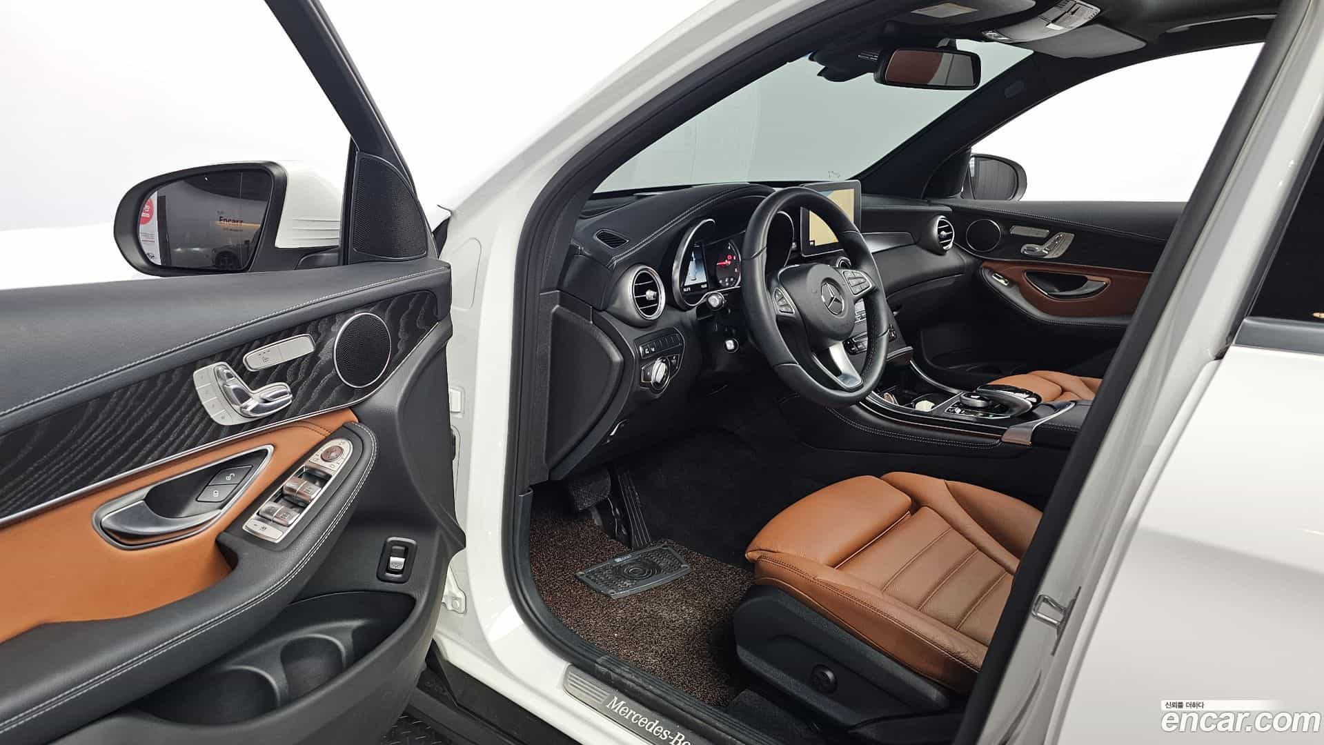 GLC-Class Mercedes-Benz 2018.1-OPTION-015