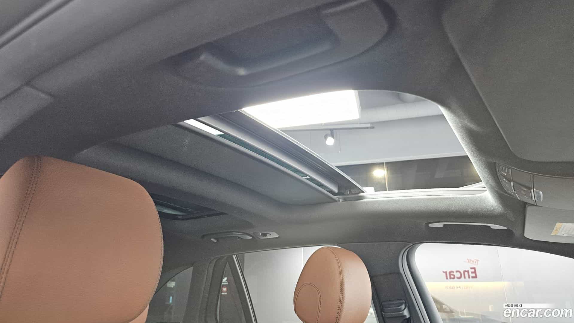 GLC-Class Mercedes-Benz 2018.1-OPTION-022