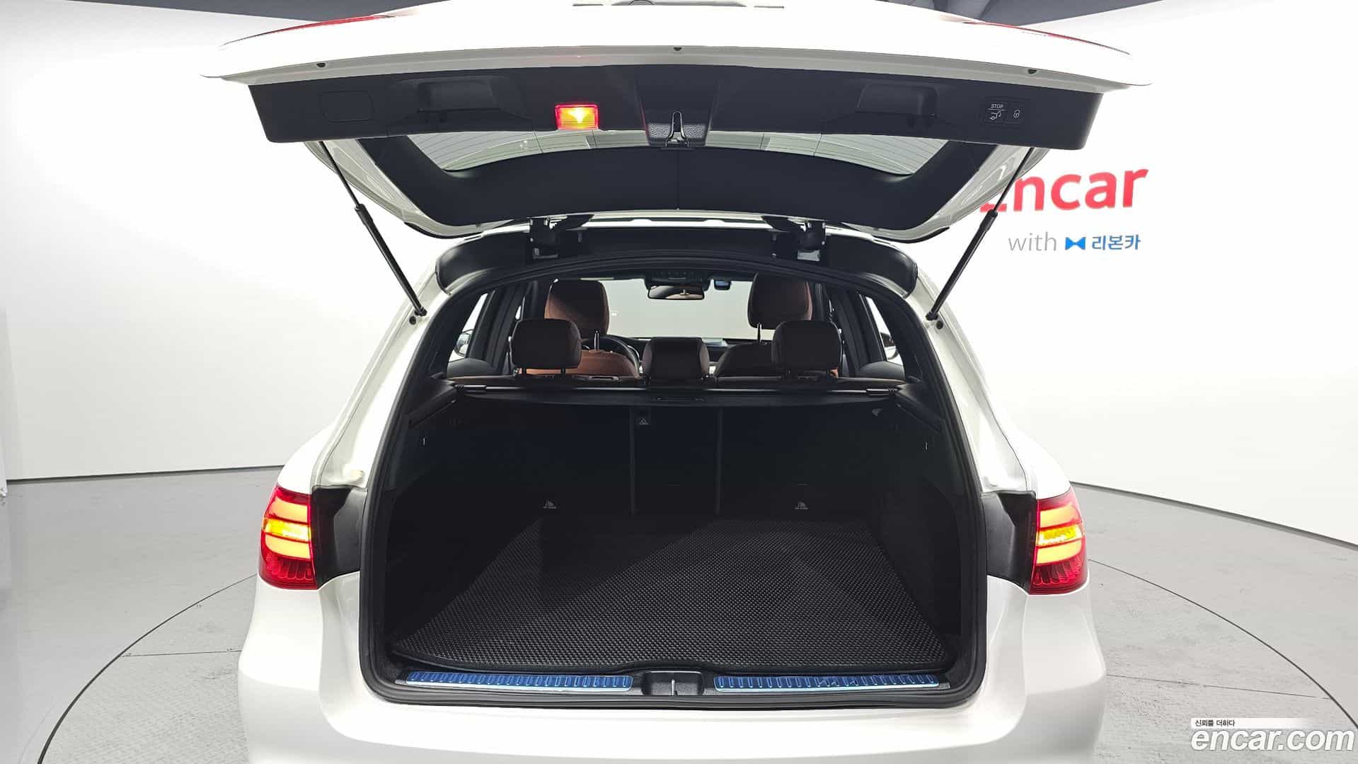 GLC-Class Mercedes-Benz 2018.1-OPTION-024