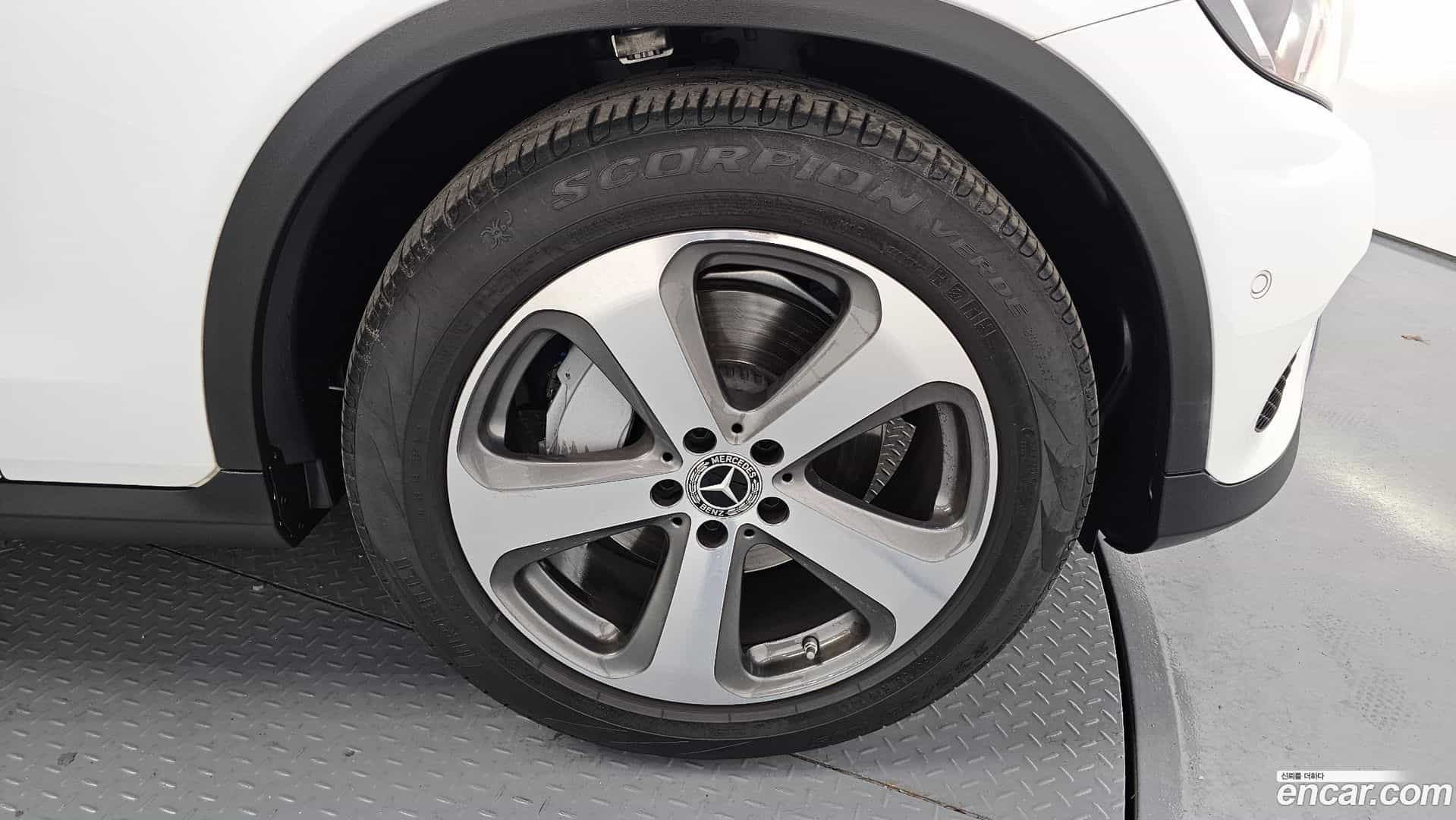 GLC-Class Mercedes-Benz 2018.1-OUTER-031
