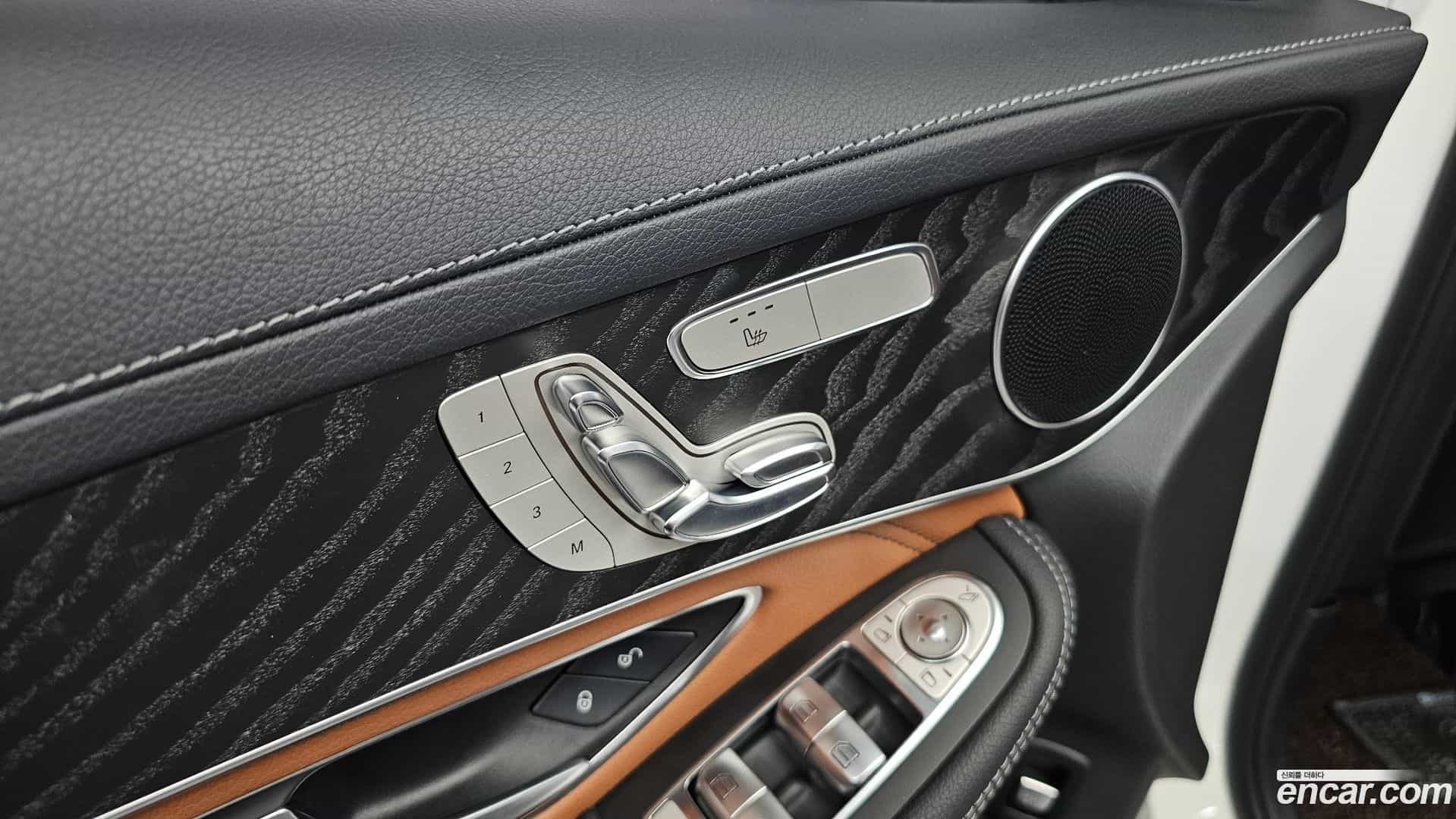 GLC-Class Mercedes-Benz 2018.1-OPTION-041