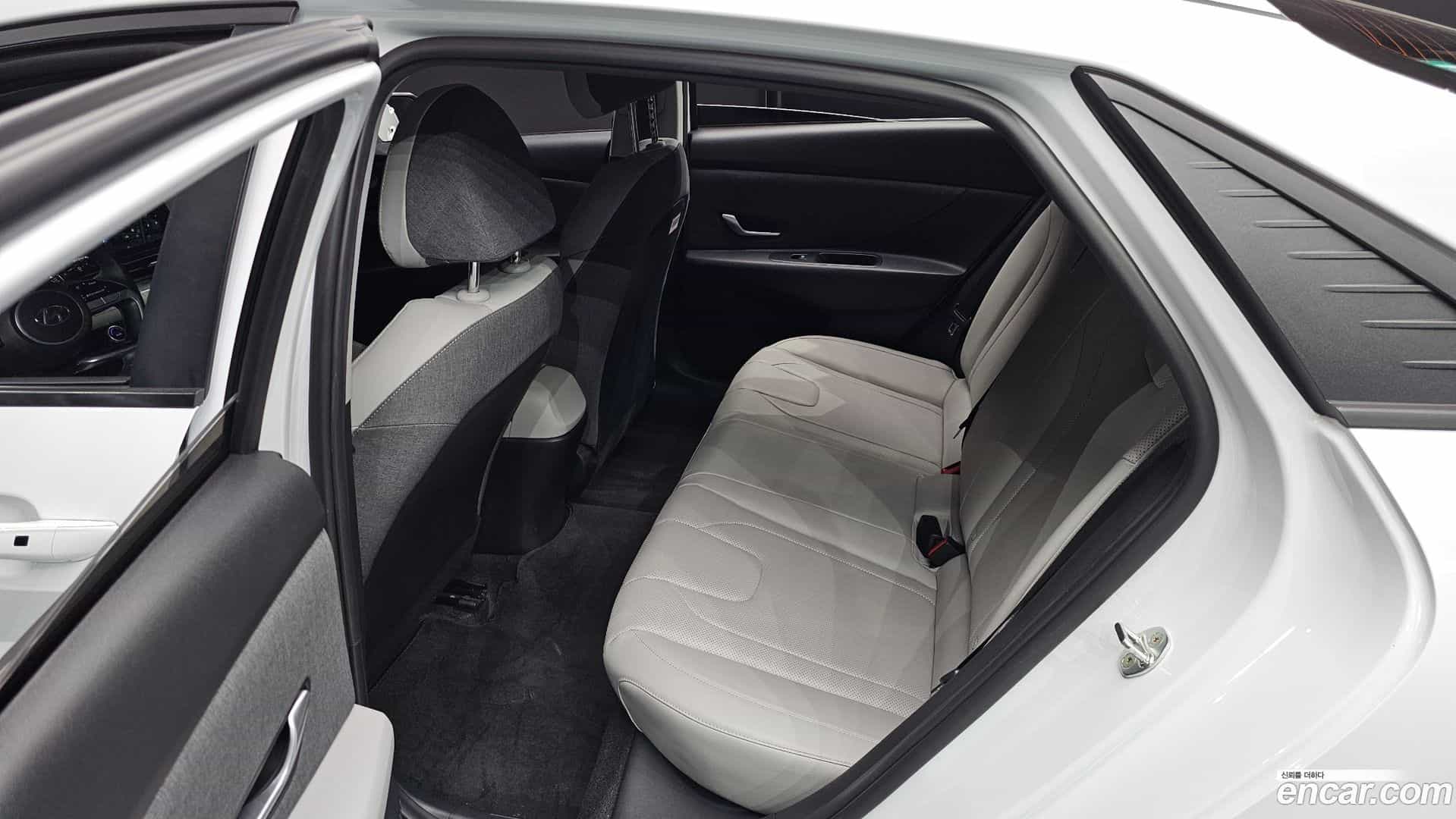 AVANTE Hyundai 2022.6-OPTION-016