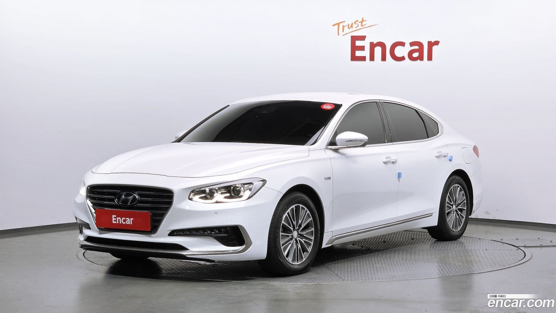 Main__Slider__Photo:Grandeur Hyundai 2019.3-0