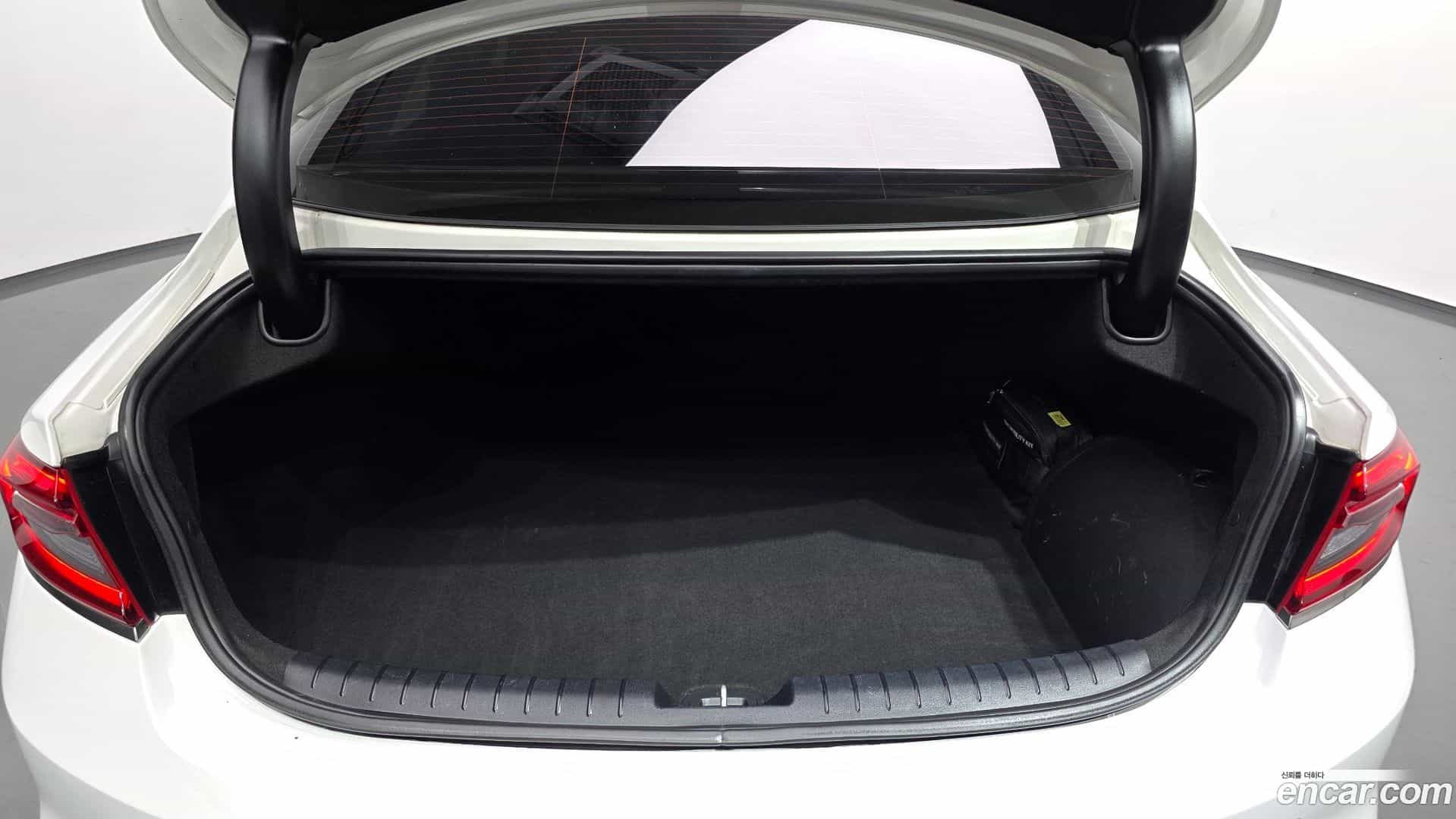 Grandeur Hyundai 2019.3-OPTION-024