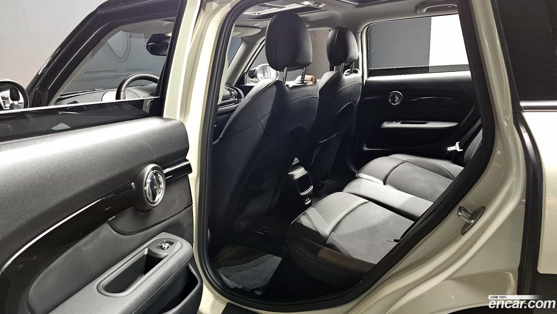 Clubman Mini 2022.4-INNER-036