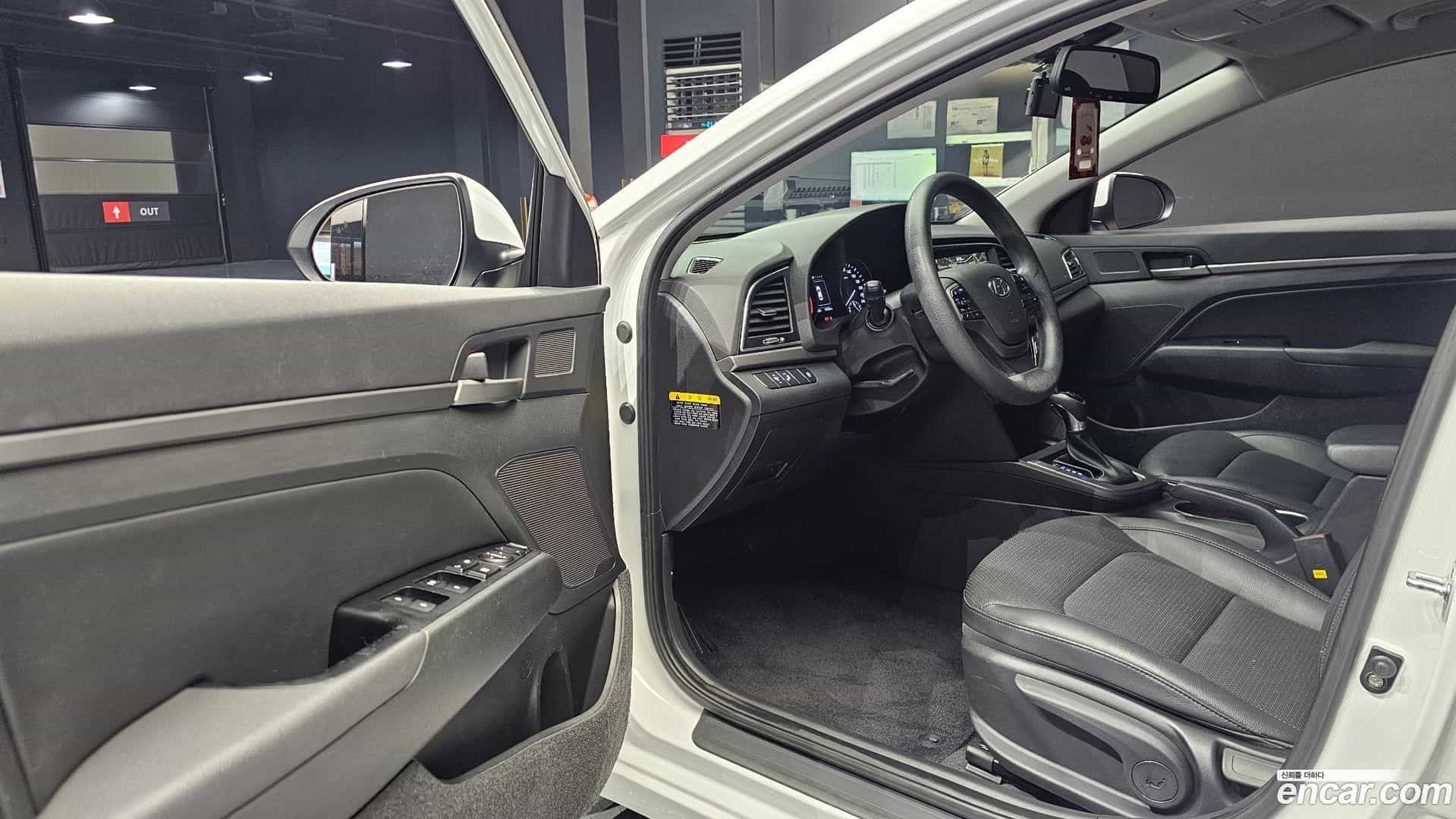 AVANTE Hyundai 2017.7-INNER-010