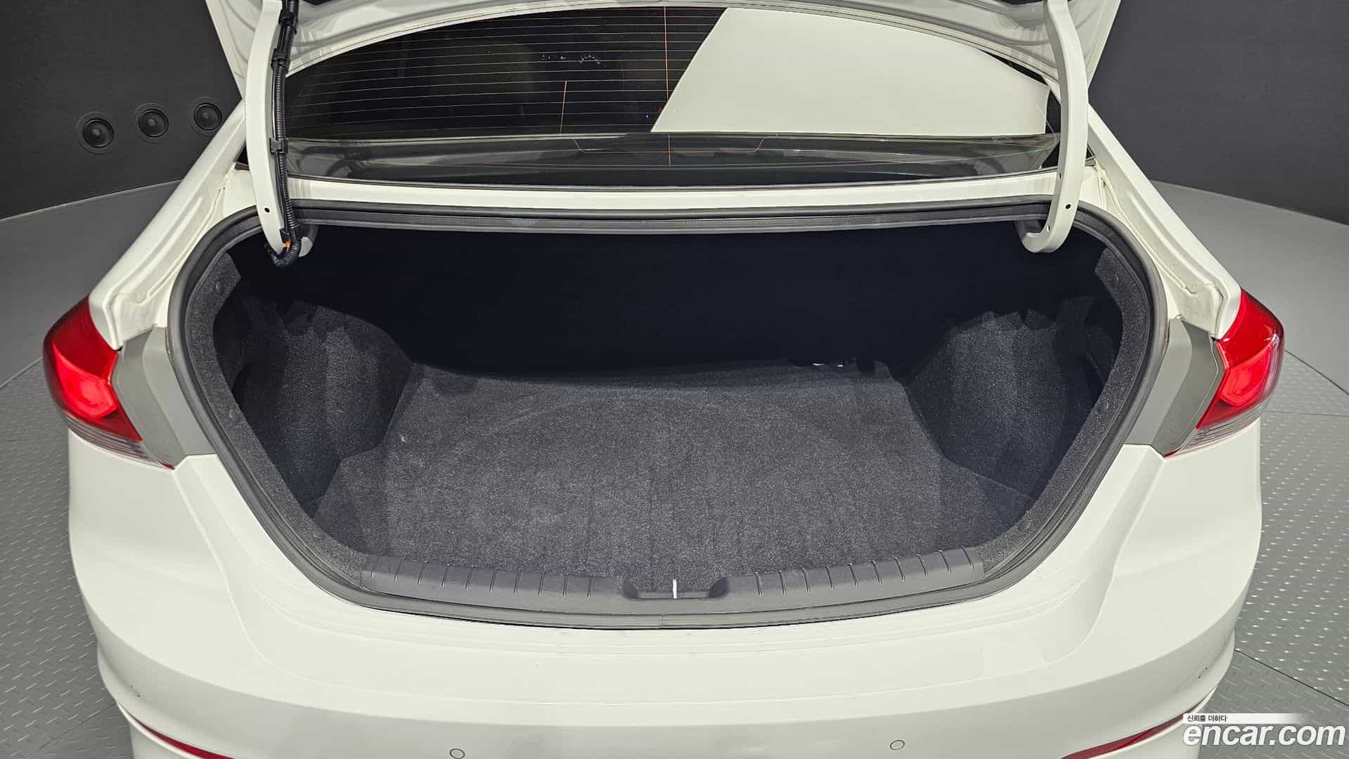 AVANTE Hyundai 2017.7-OPTION-024